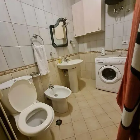 Golem Rajmonda's House Apartment